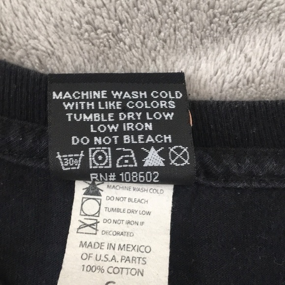 ❤️ACTIVE❤️ Graphic Tee size Small - Picture 5 of 5